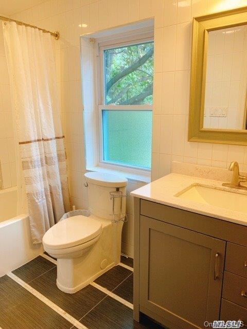 80-76 Springfield Boulevard Queens, NY 11427 - Photo 14 of 21 a bathroom with a sink toilet and shower