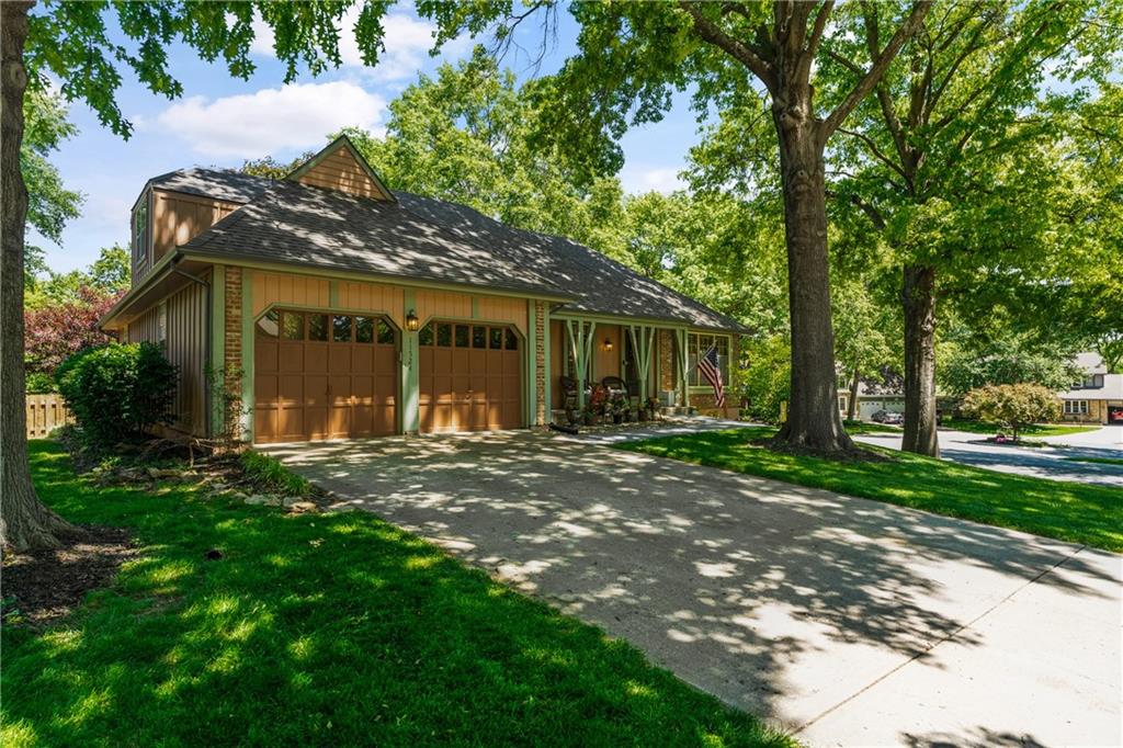 11524 Rosehill Road Overland Park, KS 66210 - Photo 2 of 32