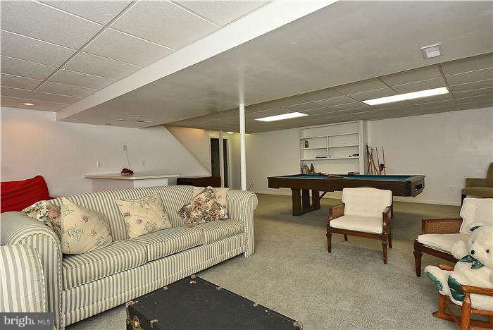 24 Elmridge Road Arnold, MD 21012 - Photo 22 of 30 a living room with furniture and a night stand
