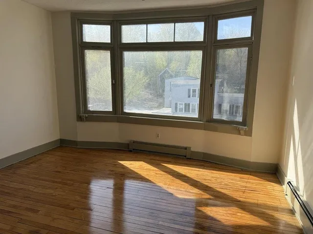 $985 | 408 Central Street, Franklin, NH 03235