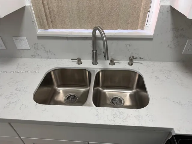 $525,000 | 361 Northeast 160th Terrace, Miami, FL 33162