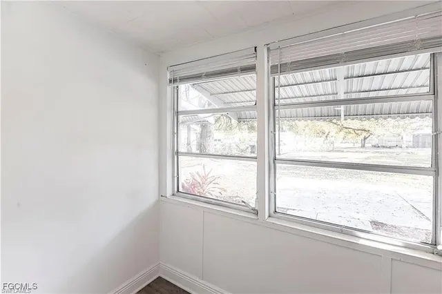 a view of empty room with window