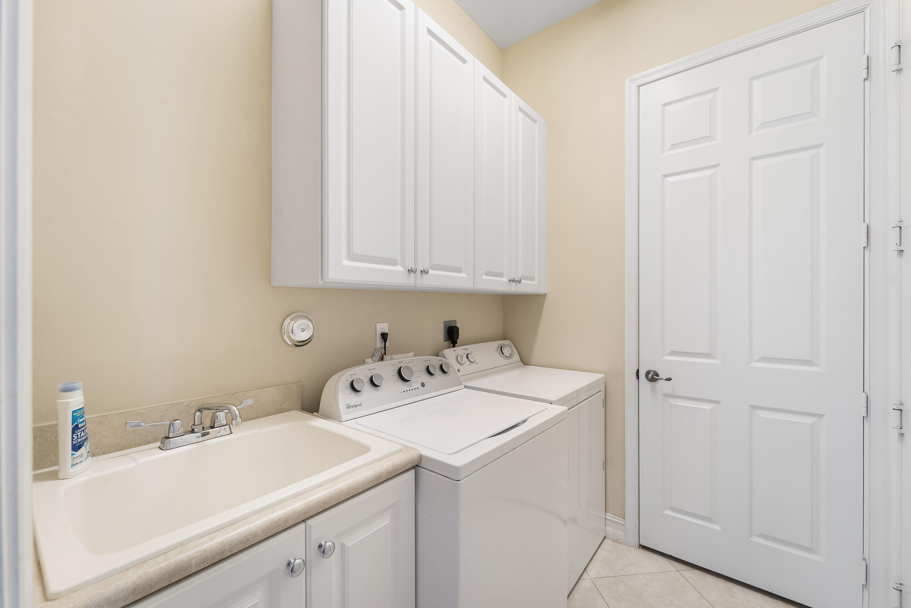 10582 Conway Trail Boynton Beach, FL 33437 - Photo 23 of 47 Laundry Room