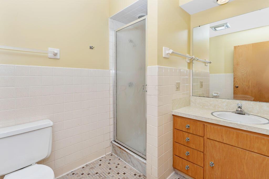 1239 Haddon Road Columbus, OH 43209 - Photo 30 of 42 28-BathroomTwo
