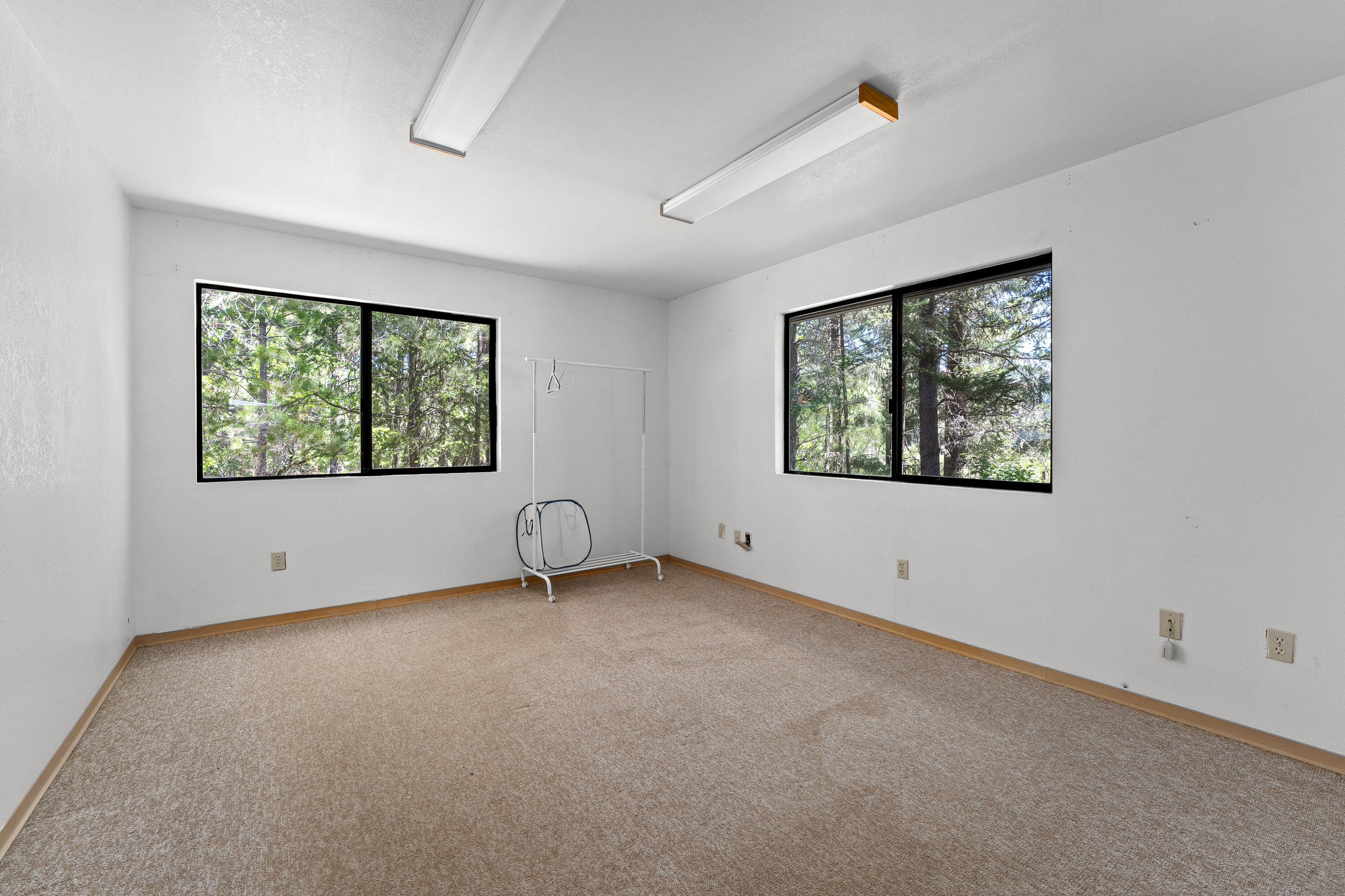 1550 Draper Valley Road Selma, OR 97538 - Photo 27 of 41 INT (36 of 40)