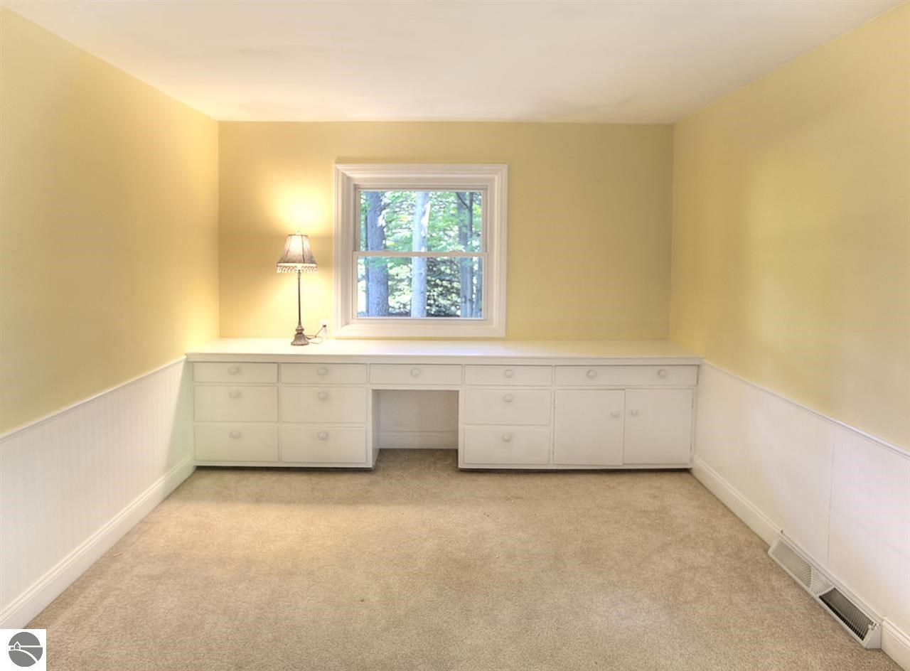 618 Bloomfield Road Traverse City, MI 49686 - Photo 28 of 32 1776517-27.JPG