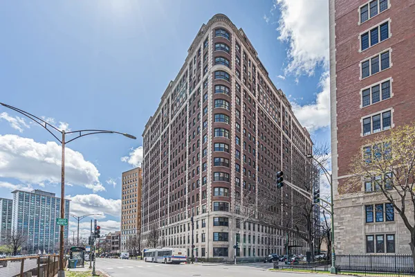 $565,000 | 3750 North Lake Shore Drive, Unit 2C, Chicago, IL 60613