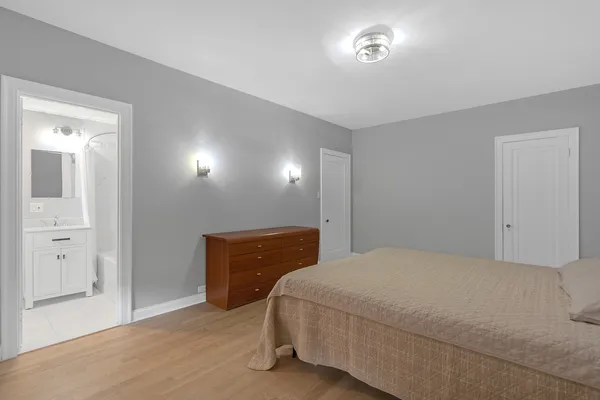 $550,000 | 3750 North Lake Shore Drive, Unit 2C, Chicago, IL 60613