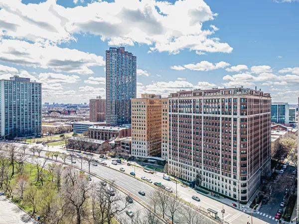 $550,000 | 3750 North Lake Shore Drive, Unit 2C, Chicago, IL 60613