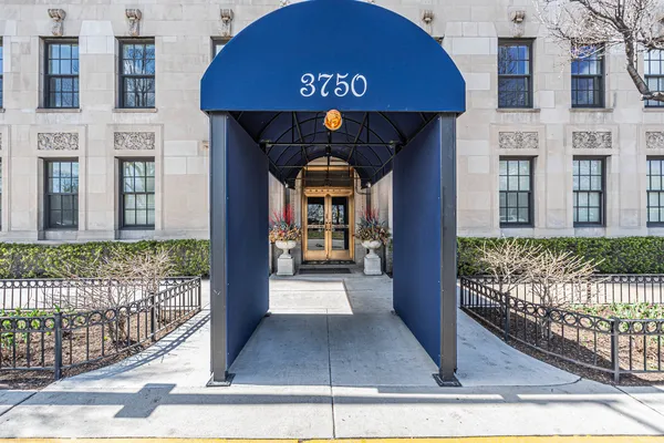 $550,000 | 3750 North Lake Shore Drive, Unit 2C, Chicago, IL 60613