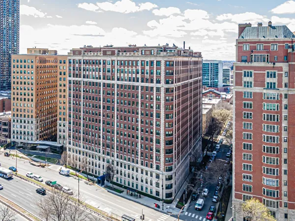 $550,000 | 3750 North Lake Shore Drive, Unit 2C, Chicago, IL 60613