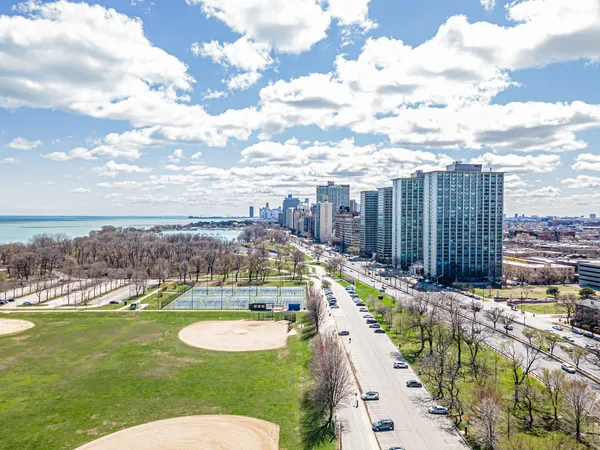 $550,000 | 3750 North Lake Shore Drive, Unit 2C, Chicago, IL 60613