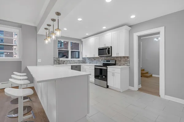 $550,000 | 3750 North Lake Shore Drive, Unit 2C, Chicago, IL 60613