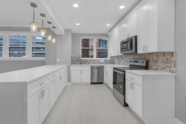 $550,000 | 3750 North Lake Shore Drive, Unit 2C, Chicago, IL 60613