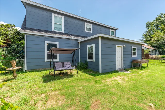 a view of house with a yard