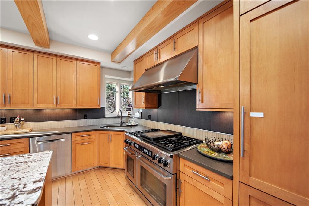 202 Timber Ridge Road Pittsburgh, PA 15238 - Photo 6 of 25 Gallery Image 6