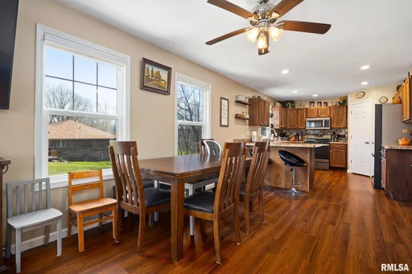 $179,900 | 19 Foothill Drive, Putnam, IL 61560