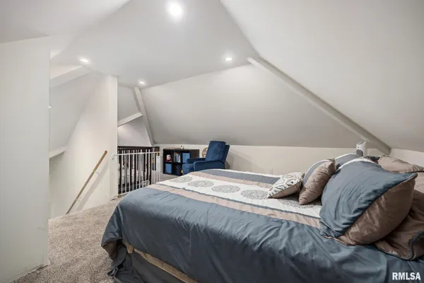 $179,900 | 19 Foothill Drive, Putnam, IL 61560