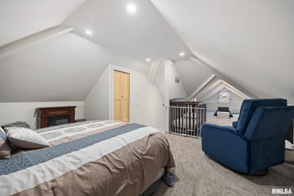 $179,900 | 19 Foothill Drive, Putnam, IL 61560