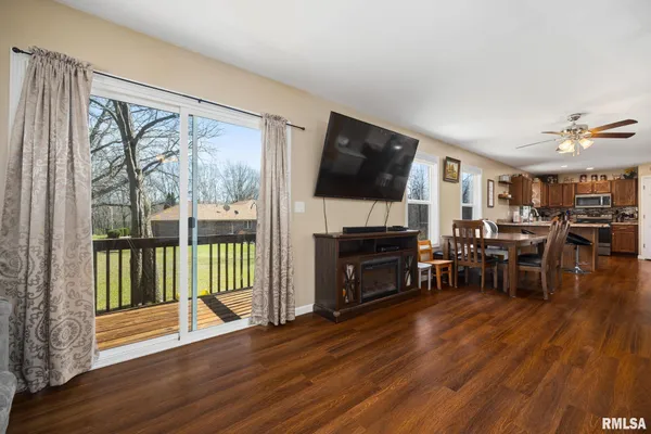 $179,900 | 19 Foothill Drive, Putnam, IL 61560