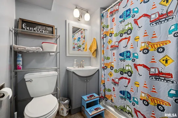 $179,900 | 19 Foothill Drive, Putnam, IL 61560