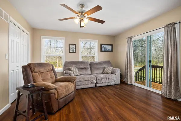 $179,900 | 19 Foothill Drive, Putnam, IL 61560