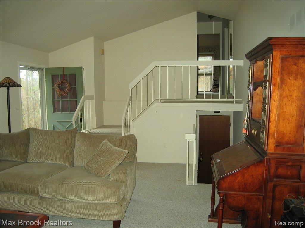1533 Surrey Lane, Unit 8 Rochester, MI 48306 - Photo 8 of 12 Living Rm