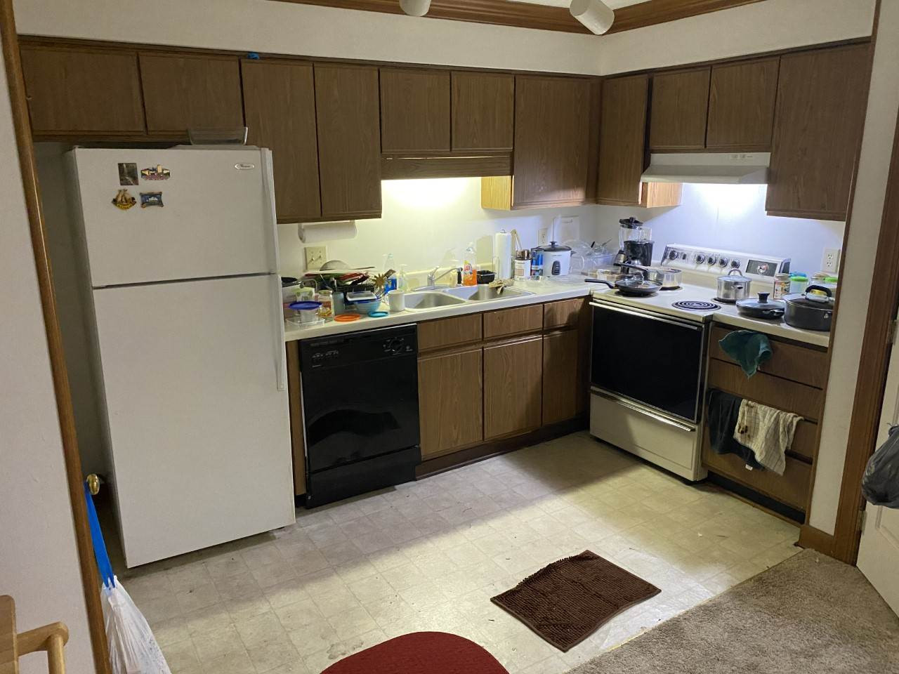3512 Ivy Commons Drive, Unit 302 Raleigh, NC 27606 - Photo 2 of 4 a kitchen with a refrigerator and a stove