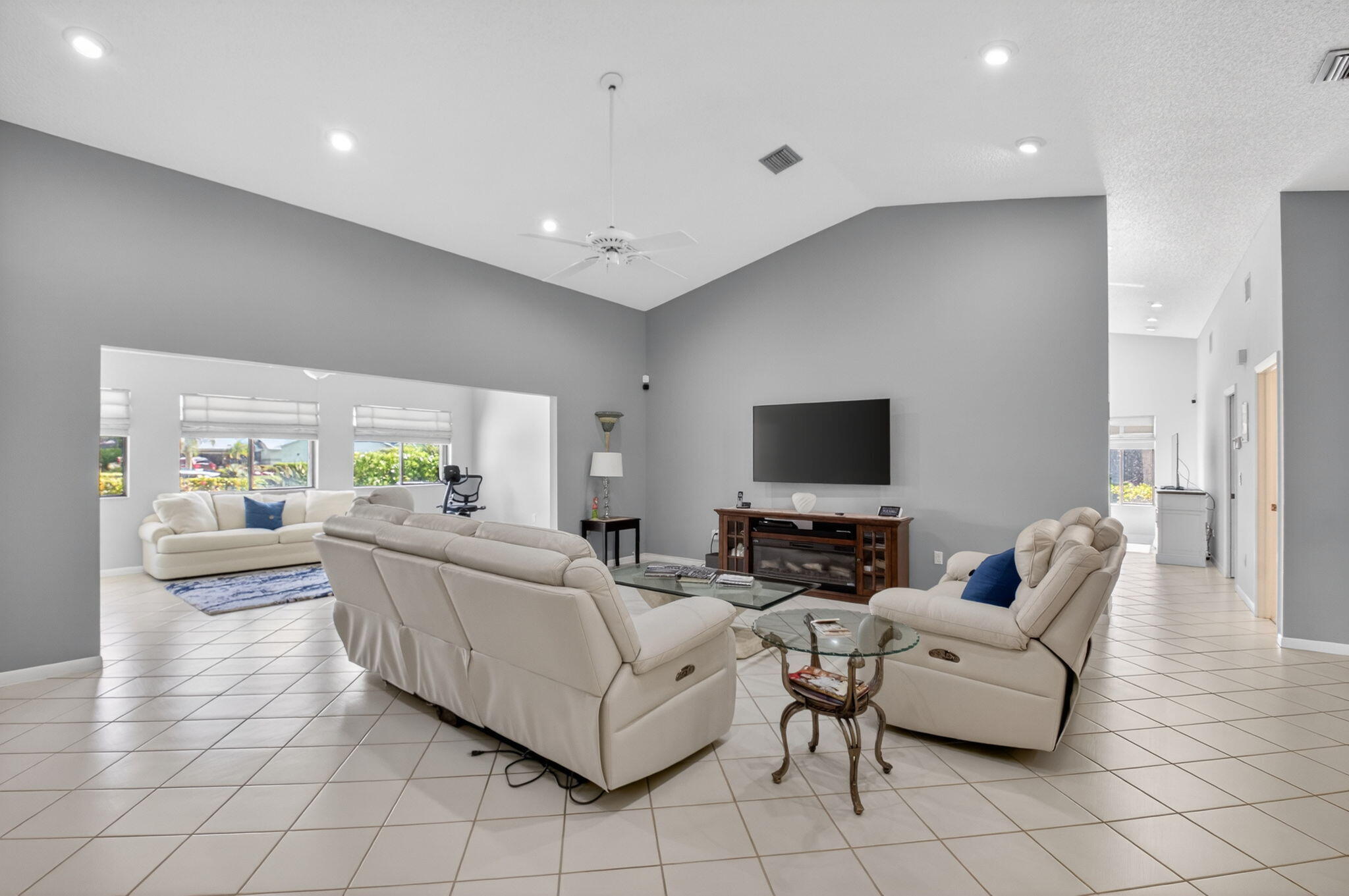 2905 Riviera Drive Delray Beach, FL 33445 - Photo 7 of 83 LIVING ROOM