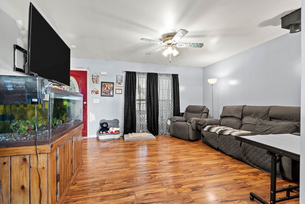25 R Beacon Street Amesbury, MA 01913 - Photo 6 of 42