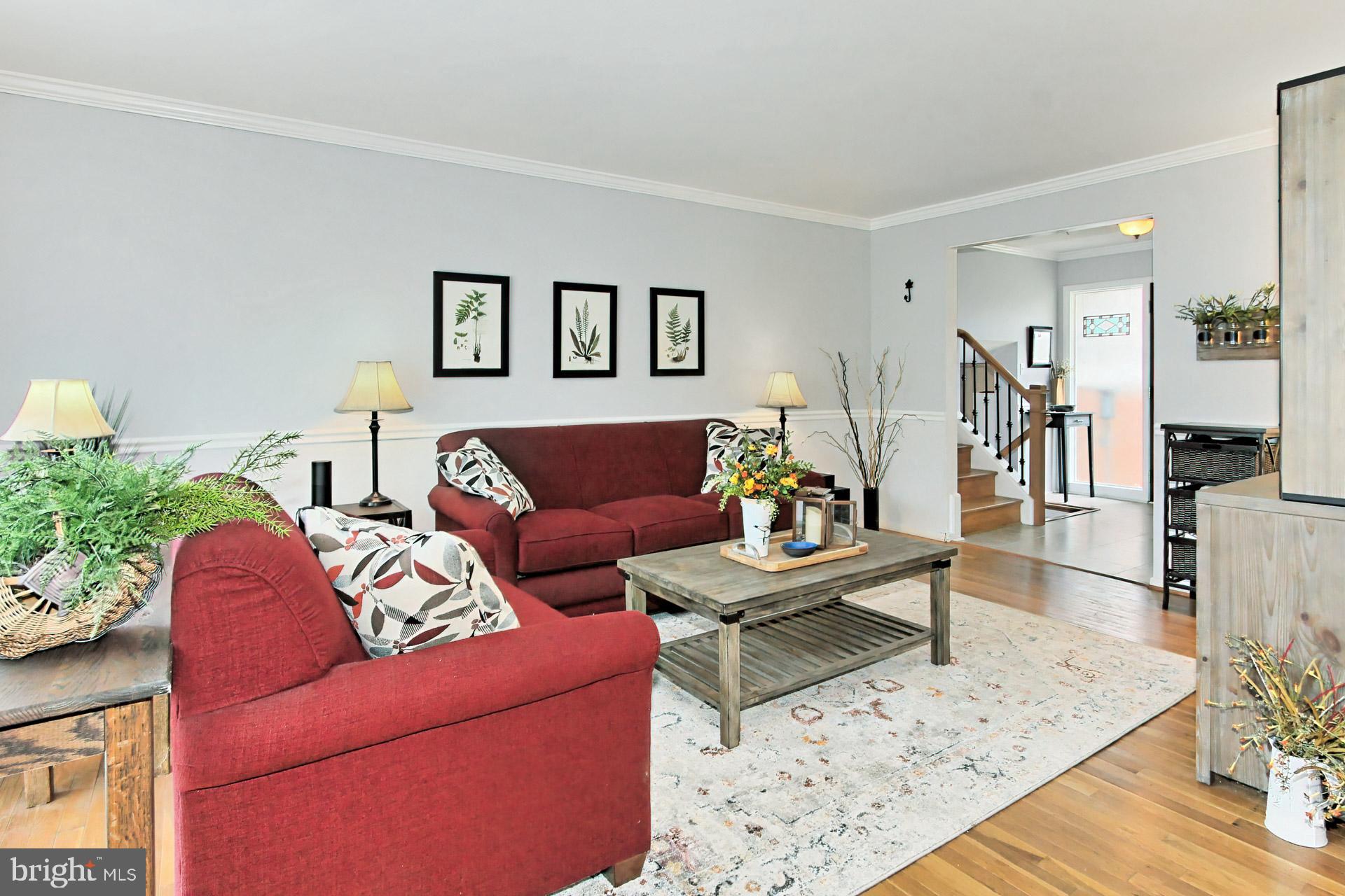 6011 Meriwether Lane Springfield, VA 22150 - Photo 9 of 53 Living room