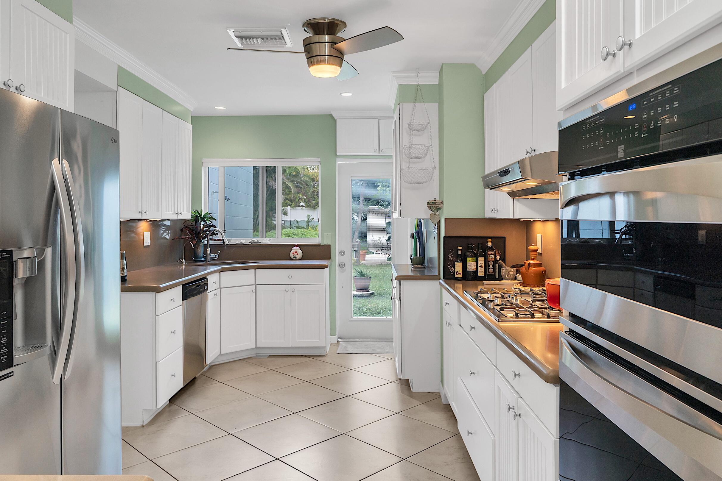 12 East Ocean Avenue Ocean Ridge, FL 33435 - Photo 14 of 46 kitchen