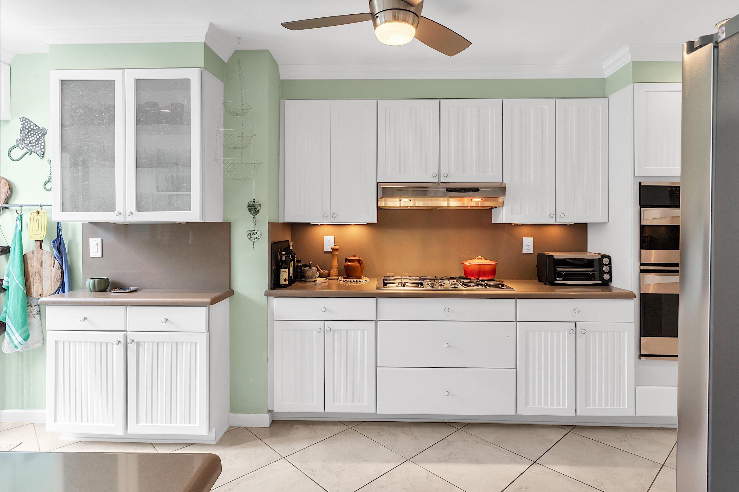 12 East Ocean Avenue Ocean Ridge, FL 33435 - Photo 16 of 46 kitchen_gas range