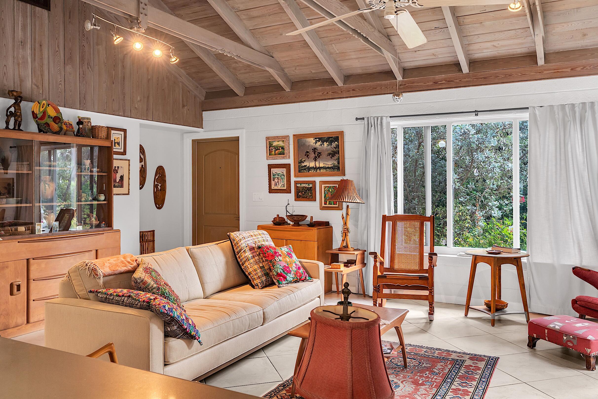 12 East Ocean Avenue Ocean Ridge, FL 33435 - Photo 5 of 46 great room_SE