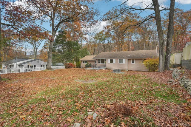 a front view of house with yard