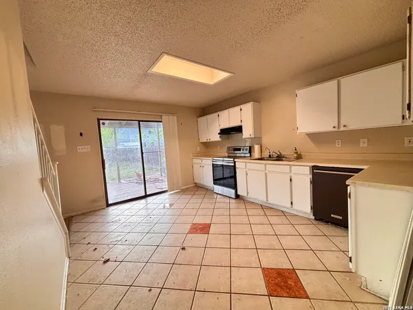 $180,000 | 6338 Beech Trail Drive, Converse, TX 78109