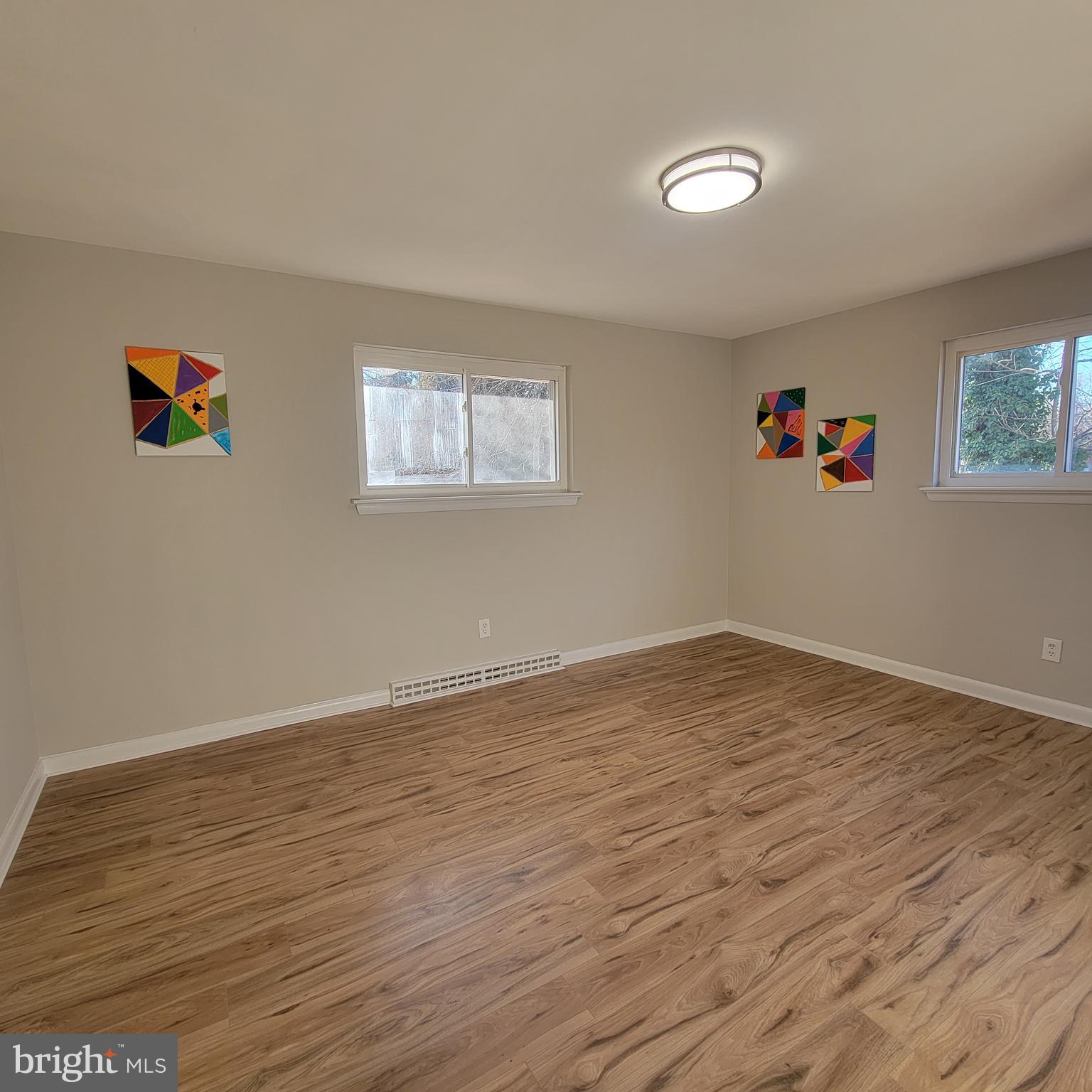 401 Rosier Road Fort Washington, MD 20744 - Photo 18 of 40 2nd large bedroom on main level
