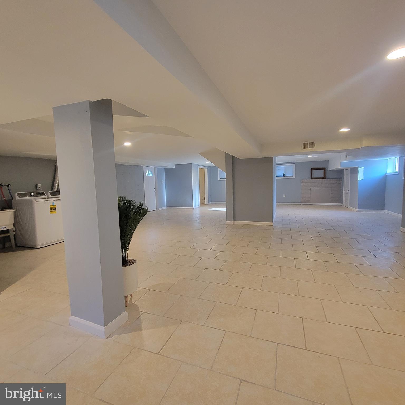 401 Rosier Road Fort Washington, MD 20744 - Photo 32 of 40 What a great family space to spread out!