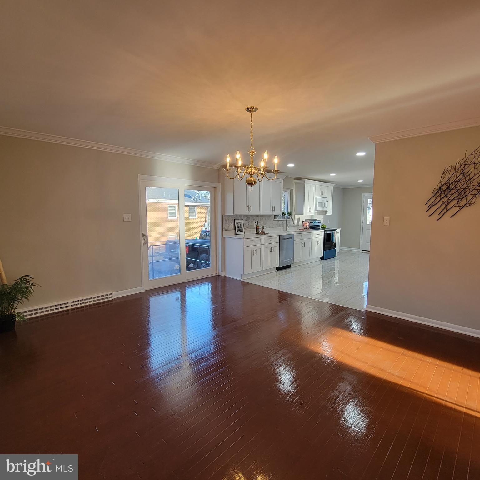 401 Rosier Road Fort Washington, MD 20744 - Photo 7 of 40 New tile floor/refinished hardwoods!