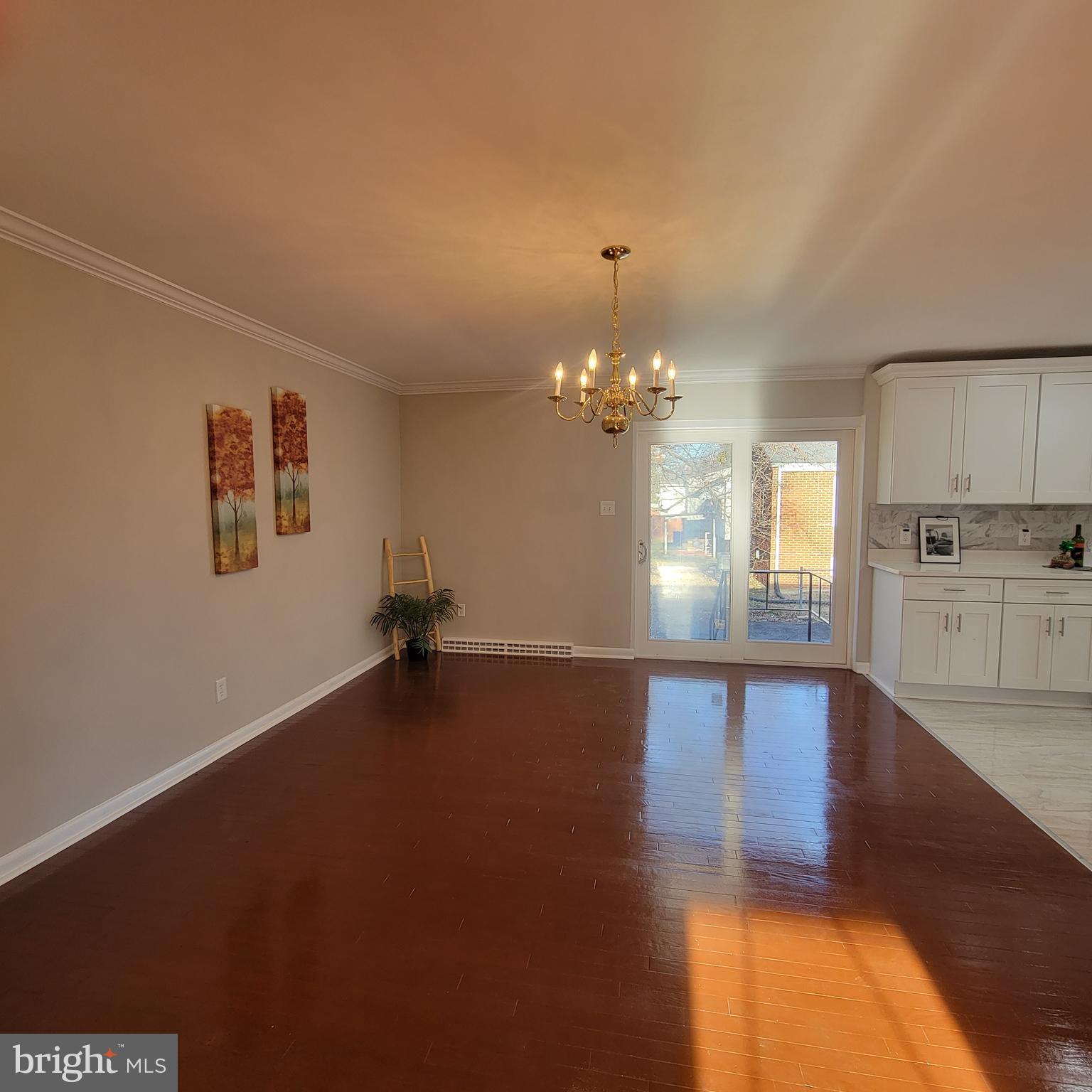 401 Rosier Road Fort Washington, MD 20744 - Photo 10 of 40 Full-sized dining rm overlooks deck/new slider!