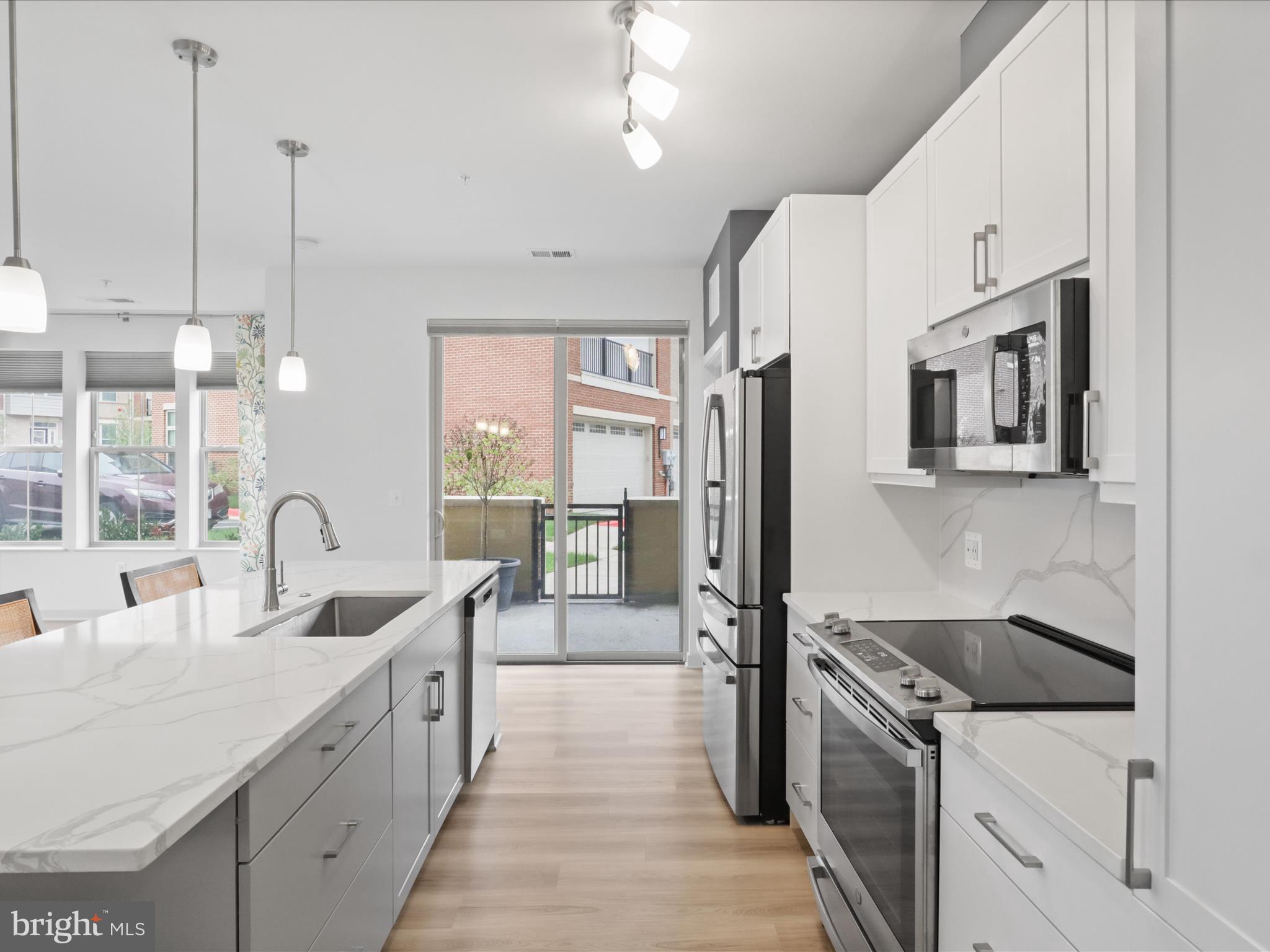 10755 Fairgrounds Drive, Unit 101 Fairfax, VA 22030 - Photo 13 of 58 Gourmet kitchen