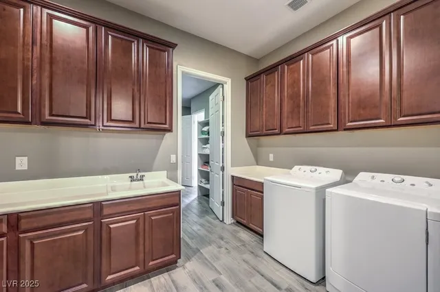 $1,350,000 | 9760 Arch Canyon Court, Las Vegas, NV 89149