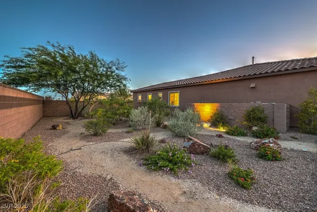 $1,350,000 | 9760 Arch Canyon Court, Las Vegas, NV 89149