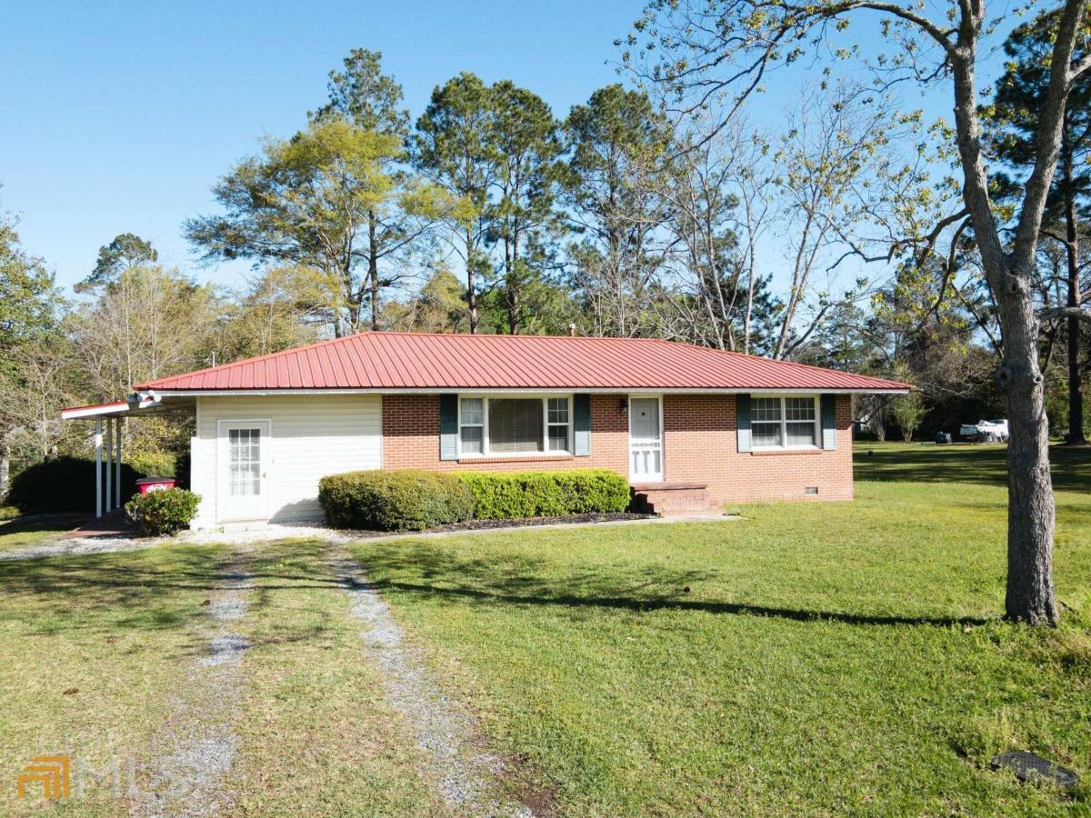 157 Floyd Street Baxley, GA 31513 - Photo 1 of 1 a front view of a house with a garden