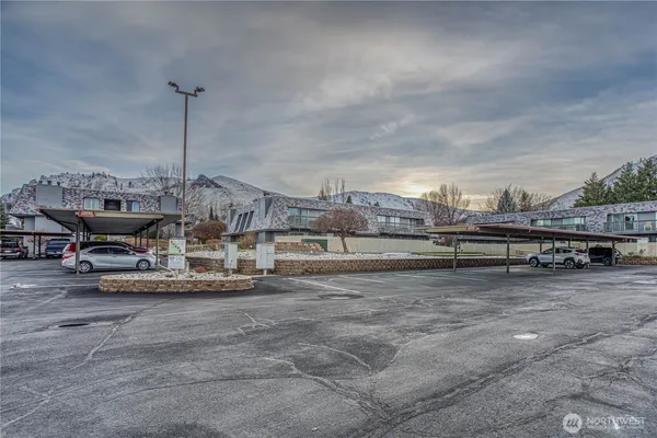 $268,000 | 1535 Castlerock Avenue, Unit 10, Wenatchee, WA 98801