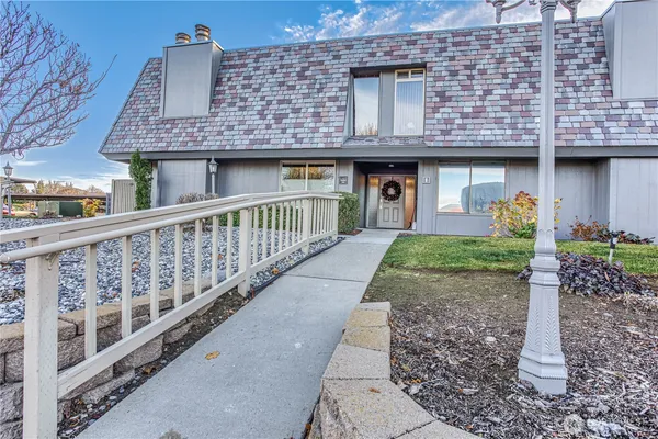 $268,000 | 1535 Castlerock Avenue, Unit 10, Wenatchee, WA 98801