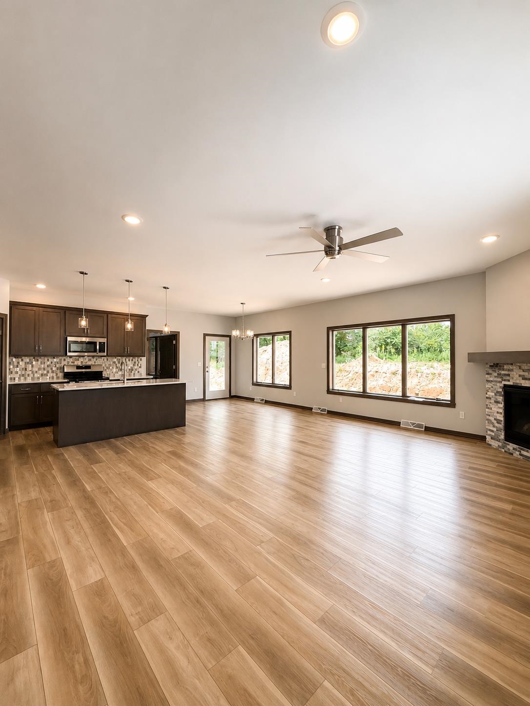 2607 Zen Way Suamico, WI 54313 - Photo 4 of 12 Gallery Image 4