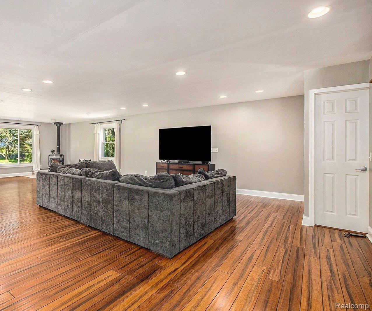 3350 South Latson Road Howell, MI 48843 - Photo 5 of 36 Gallery Image 5