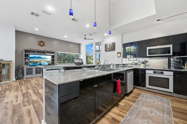 $388,500 | 102 Quitman Street, Unit 201, Houston, TX 77009