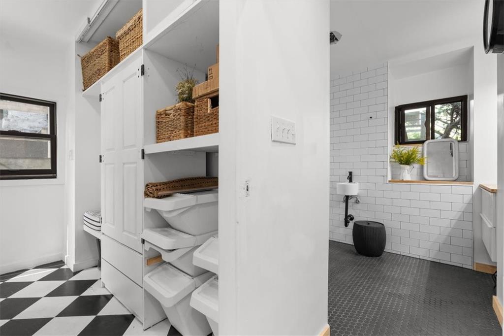 515 Behring Street Pittsburgh, PA 15203 - Photo 22 of 35